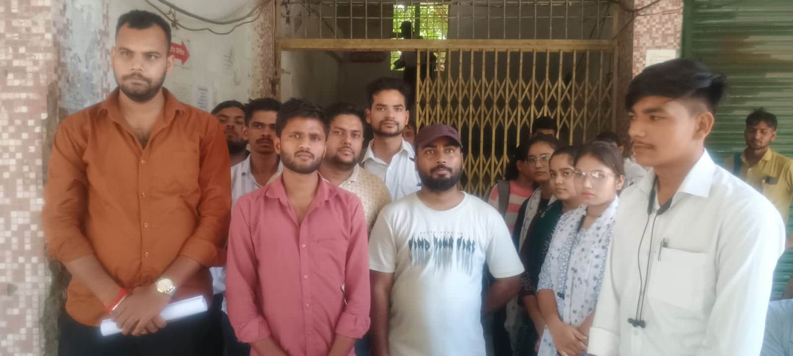 नर्सिंग काउंसिल पहुंचे विद्यार्थी