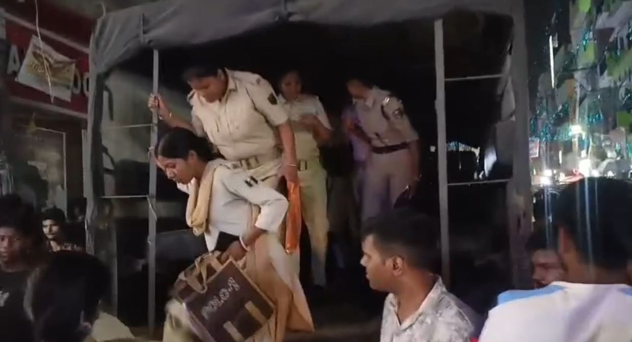 Bihar News Massive Police Presence as Educator Khan Sir Set to Surrender in Patna