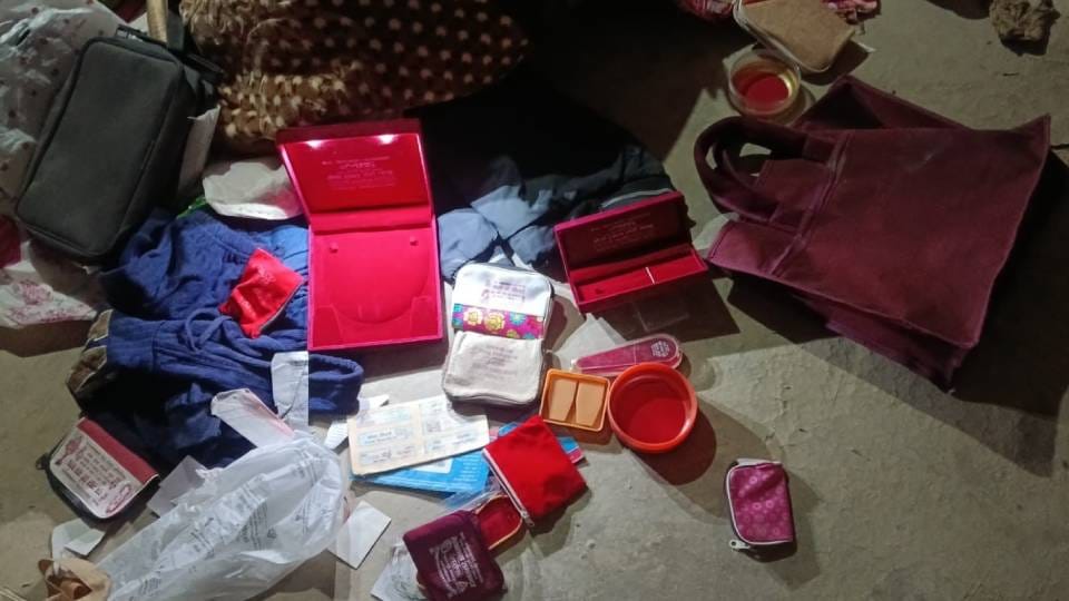 Thieves broke into house in Ambedkar Nagar and made off with jewelry worth 15 lakh and 2.5 lakh in cash