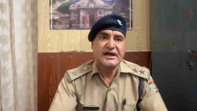 Kedarnath Dham: श्रद्धालुओं पर कार्रवाई का वीडियो वायरल, घटना की जांच, पुलिसकर्मी को ड्यूटी प्वाइंट से हटाया