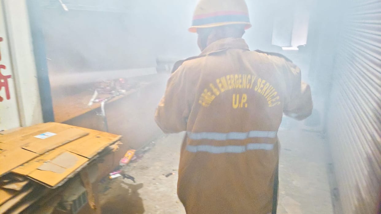 Fire broke out in Bhalotia medicine market in Gorakhpur