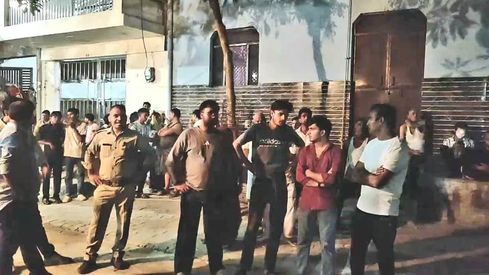 Love Marriage Ends in Tragedy: Man Shoots Wife Dead Before Killing Himself in Mathura