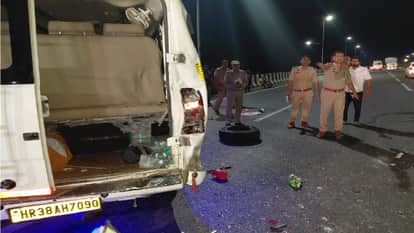 Canter collides with private bus in Hapur bus conductor dies