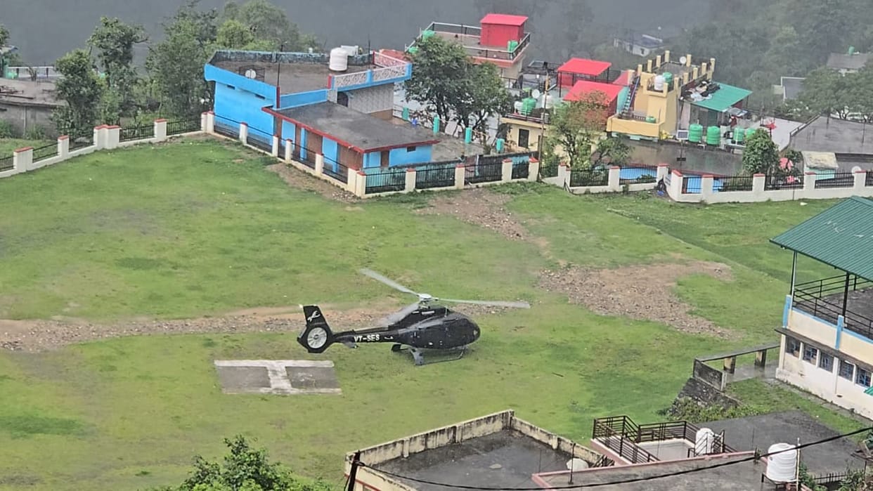 Rudraprayag:helicopter flying from Phata to Badrinath makes emergency landing in Ukhimath Due to Bad weather