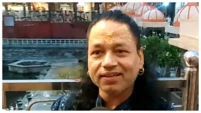 Kailash Kher visits Mahakaleshwar Temple in Ujjain attends Bhasma Aarti