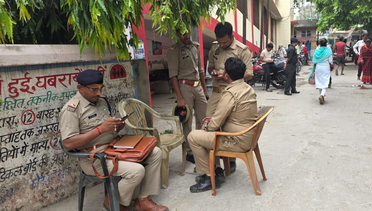 Farrukhabad Mutilated body of a young man found on railway tracks family alleges murder by friends