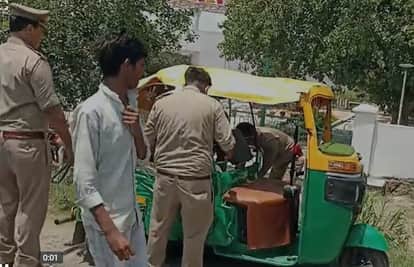Two Killed as Overloaded Auto Collides with Loader in Kannauj