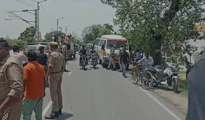 Two Killed as Overloaded Auto Collides with Loader in Kannauj