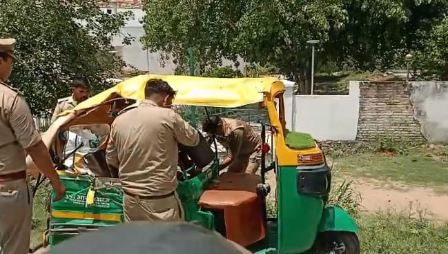 Kannauj Head on collision between a speeding loader and an auto rickshaw two occupants died tragically