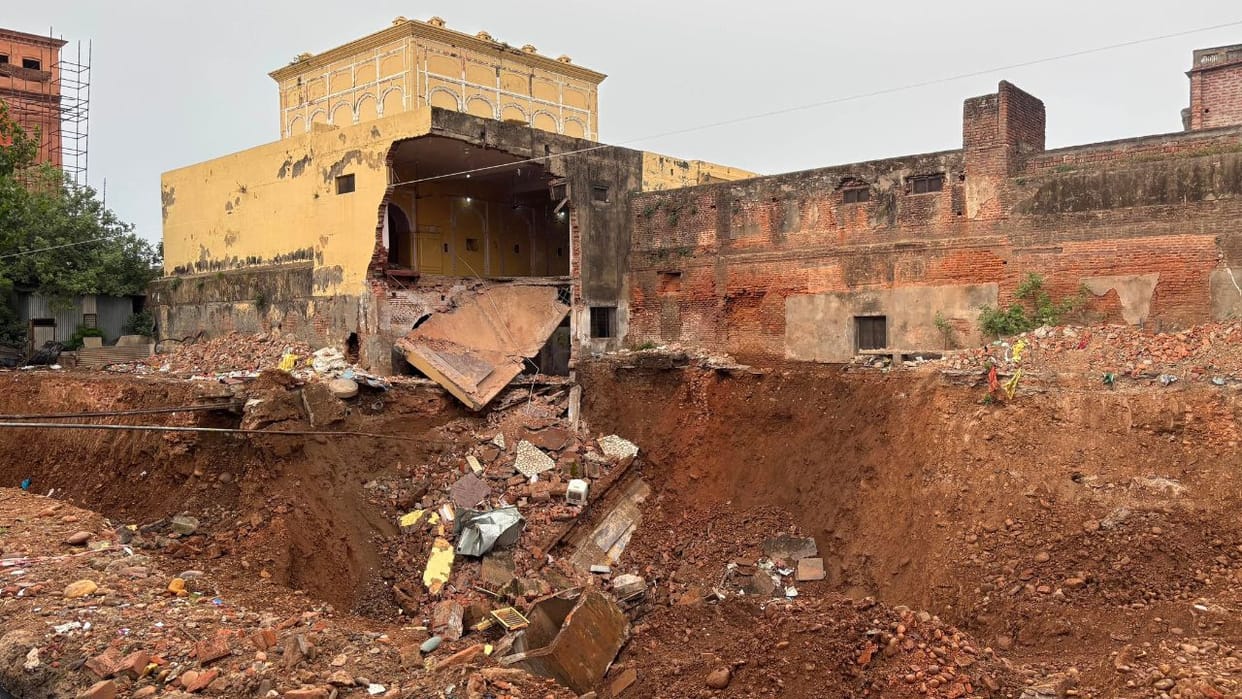 LG Manoj Sinha visited the Mubarak Mandi Heritage Complex