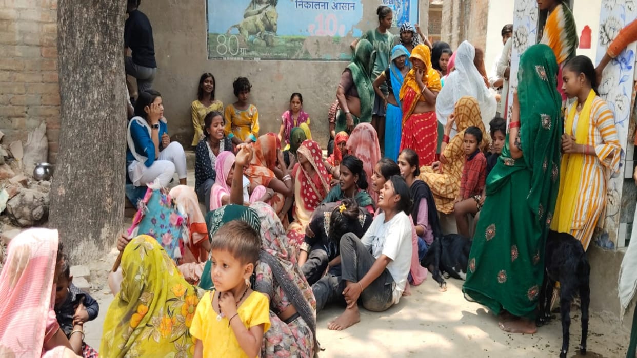 Kaushambi News: Cousin sisters who went out to graze goats drowned in a pond, causing chaos in the village
