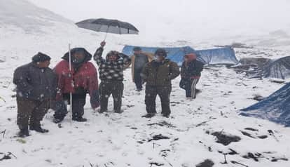 Snowfall and low temperatures in June have increased the difficulties of herb hunters