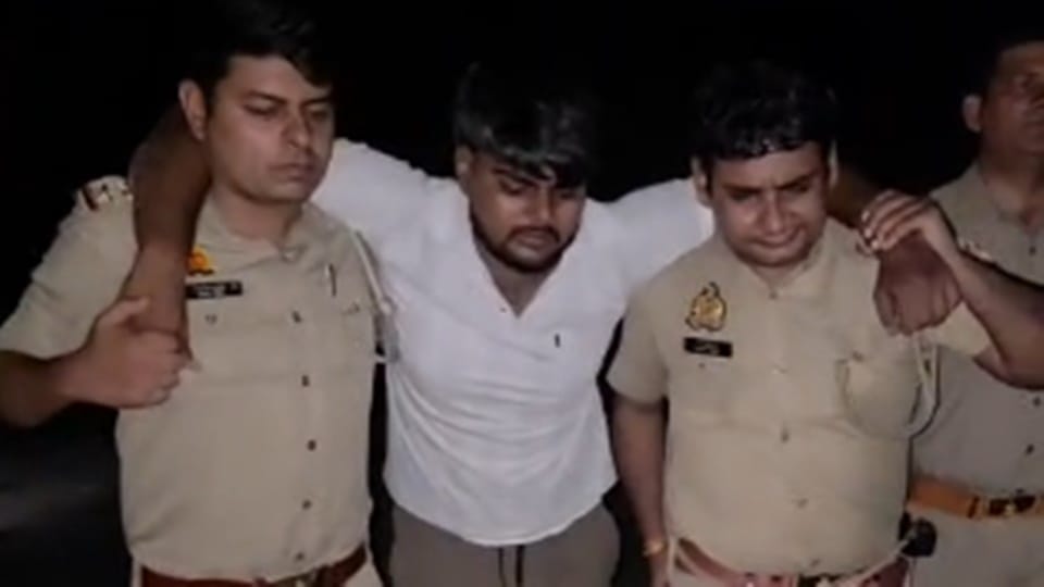 Moradabad: Son of retired SubInspector shot in front of police post; 25,000 bounty arrested after encounter