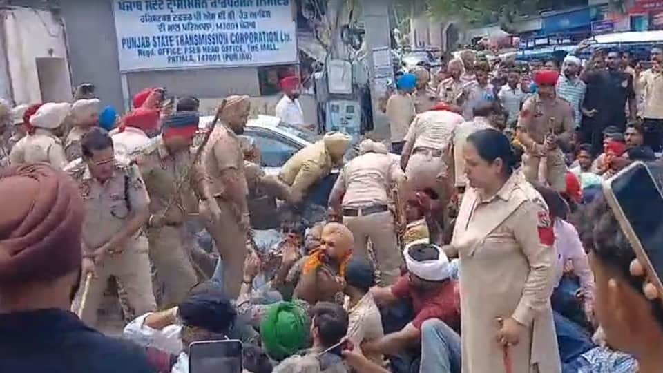 Police lathicharge in front of electricity head office in Patiala