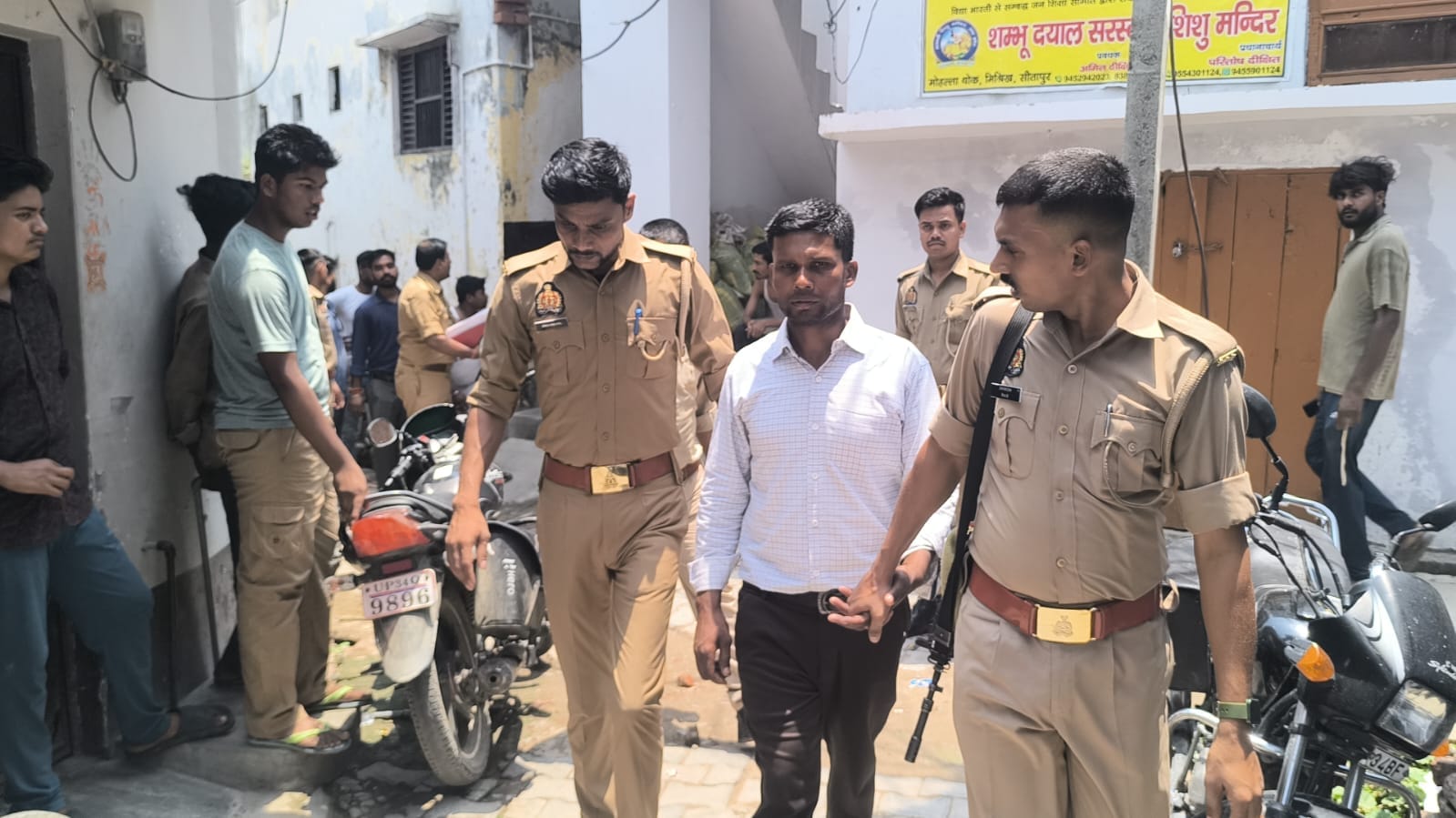 धर्मांतरण के मामले में कई लोगों को गिरफ्तार किया गया।