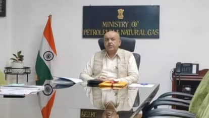 Himachal News PM Advisor Tarun Kapoor tenure extended by one year; Central Government issues orders