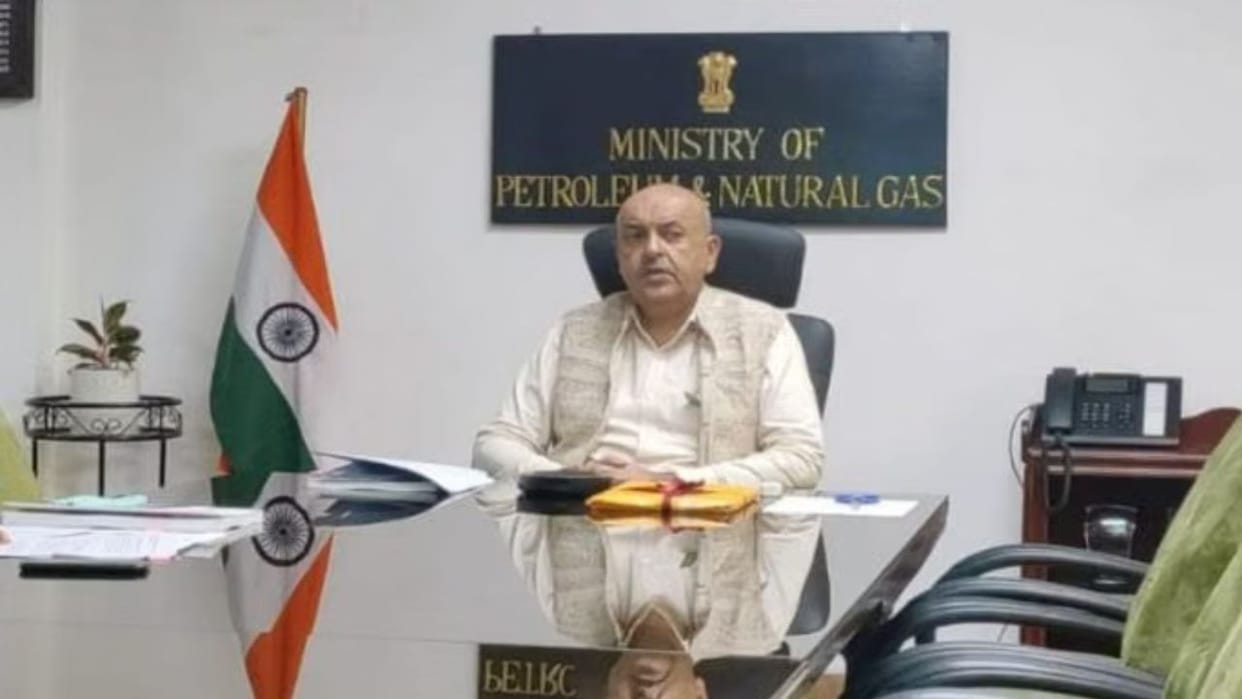 Himachal News PM Advisor Tarun Kapoor tenure extended by one year; Central Government issues orders