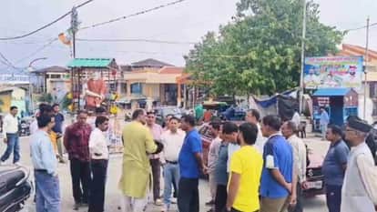 Chief Secretary convoy vehicle hits a vehicle in Baurari Tehri Uttarakhand Accident News