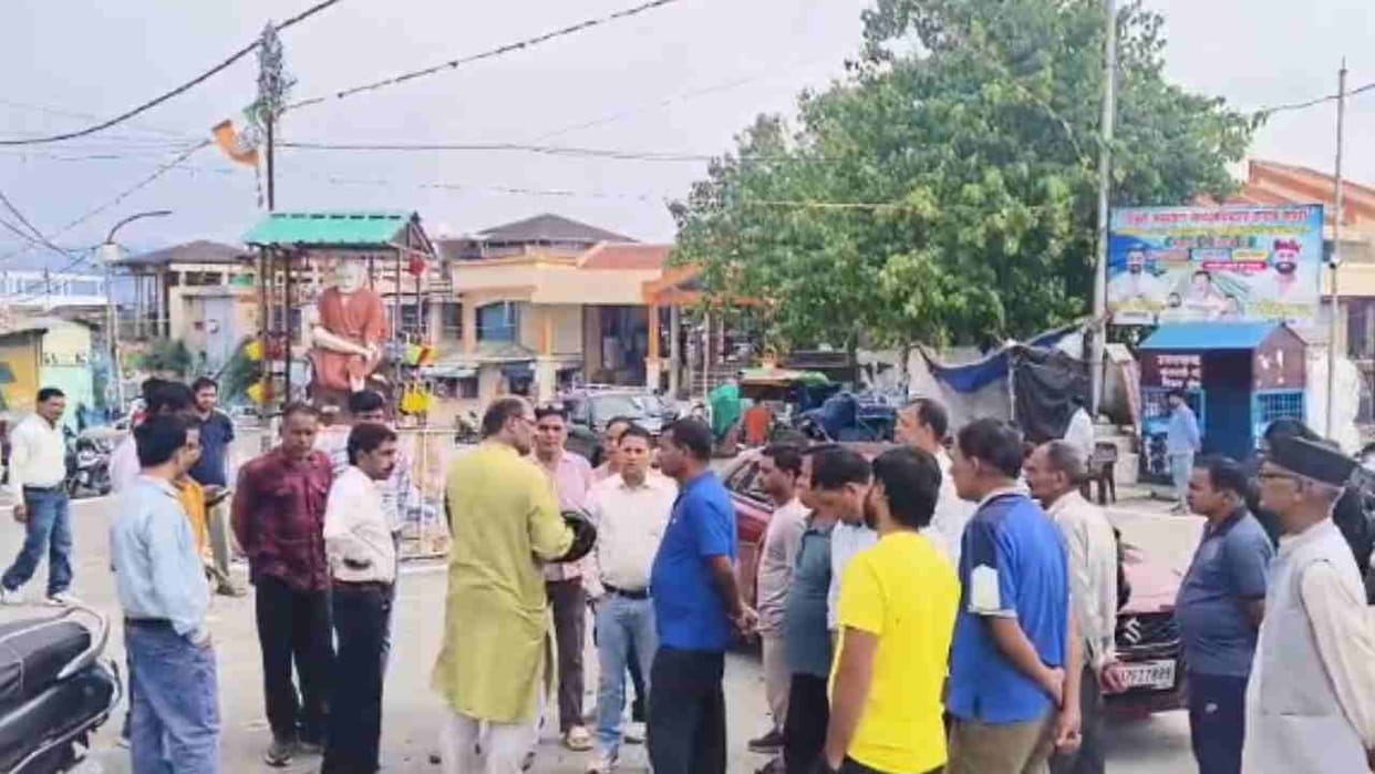 Chief Secretary convoy vehicle hits a vehicle in Baurari Tehri Uttarakhand Accident News