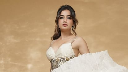 Actress Ashika Ranganath support Janhvi Kapoor amid Peddi Controversy