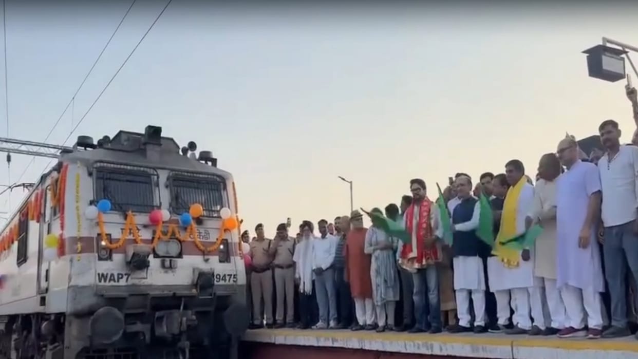 Direct train service from Amb Andaura railway station to Kolkata; MP Anurag Thakur flags it off.