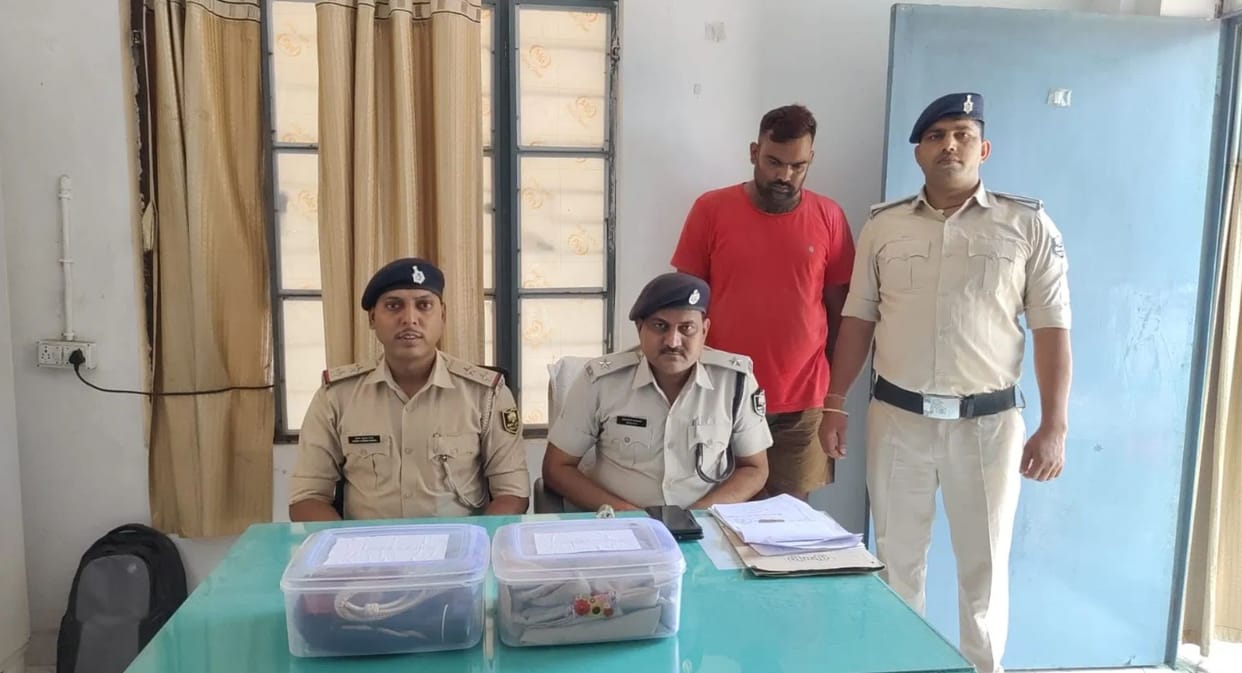 Fake Cop Busted Imposter Wearing Police Uniform Arrested for Extorting Money