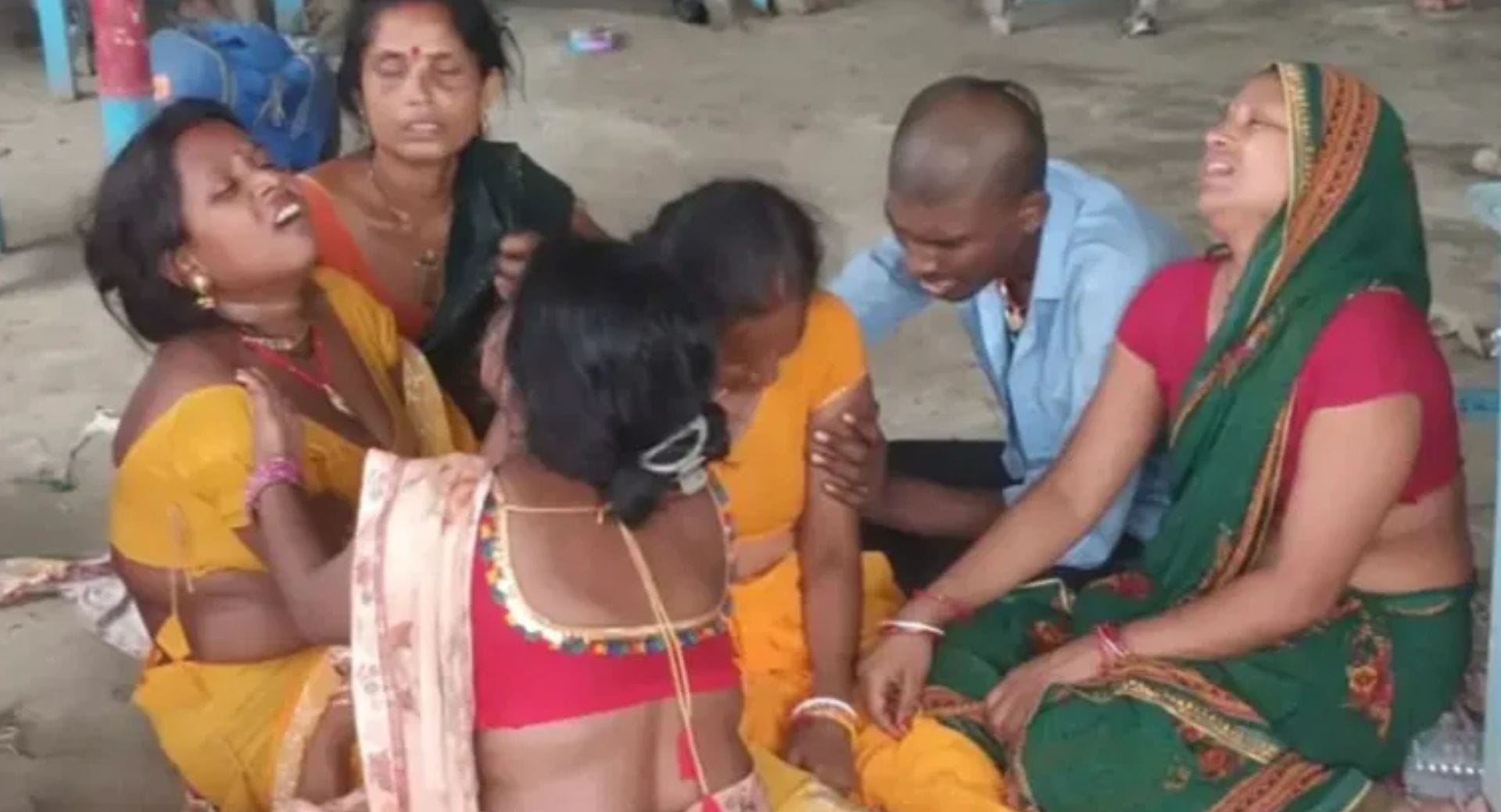 मौत के बाद रोते परिजन