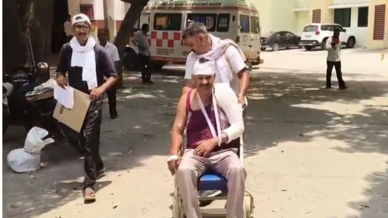 Chhattisgarh police, who came to arrest warrantees, were beaten by villagers thinking they were thieves