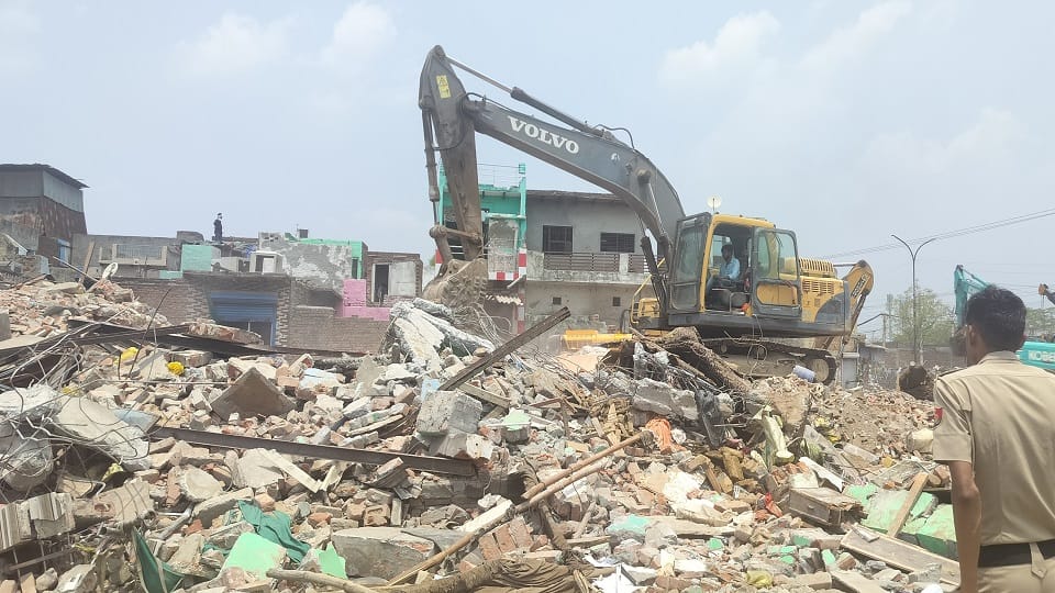 demolition drive in Nehru Colony claims of childbirth on the street