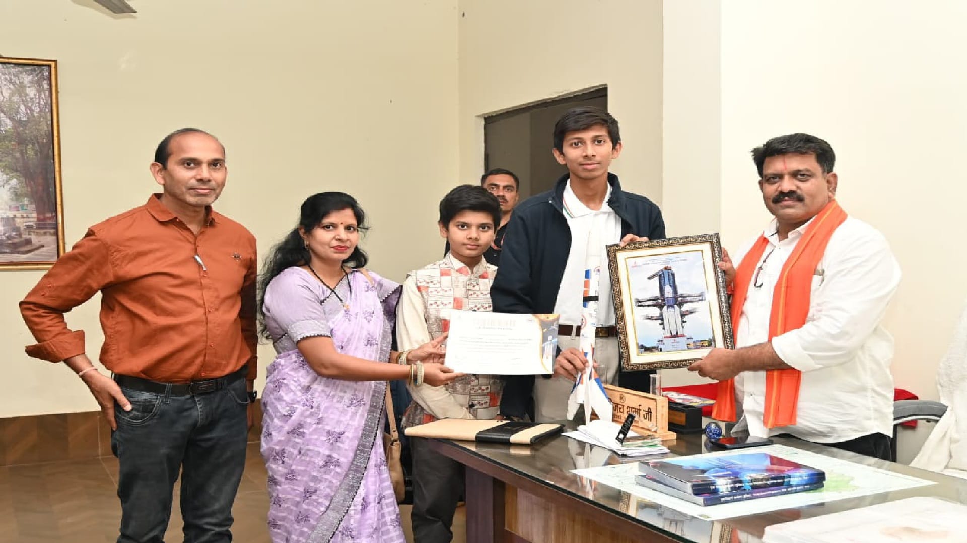 इसरो के युविका कार्यक्रम के लिए चयनित अभिषेक से मिले उप मुख्यमंत्री विजय शर्मा