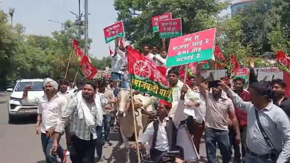 SP Workers Protest Against Rising Prices, Submit Memorandum Addressed to President