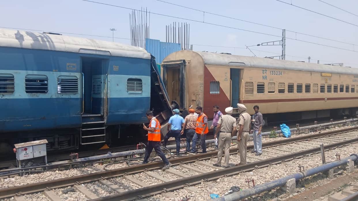 Accident at Ludhiana station New Delhi-Katra train splits into two sleeper coach toilet breaks with loud bang