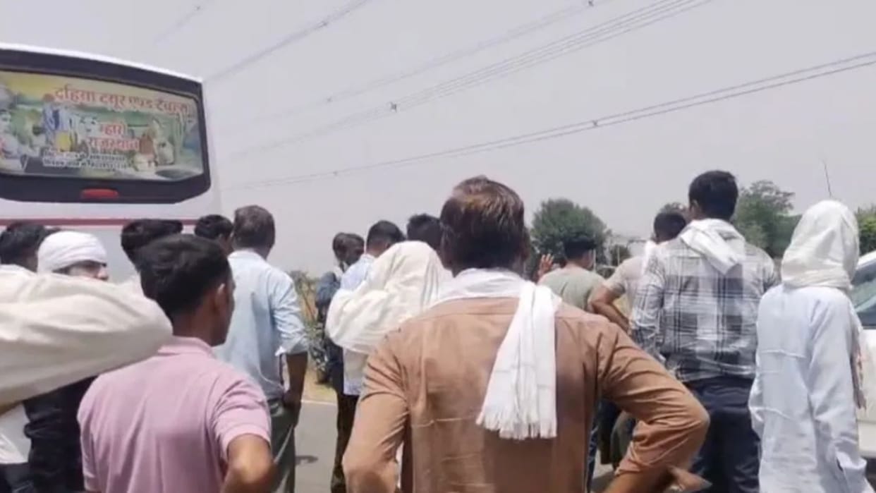 Kotputli-Behror News: Clash Over Passenger Pickup Timing Turns Violent, Bus Full of Passengers Vandalized