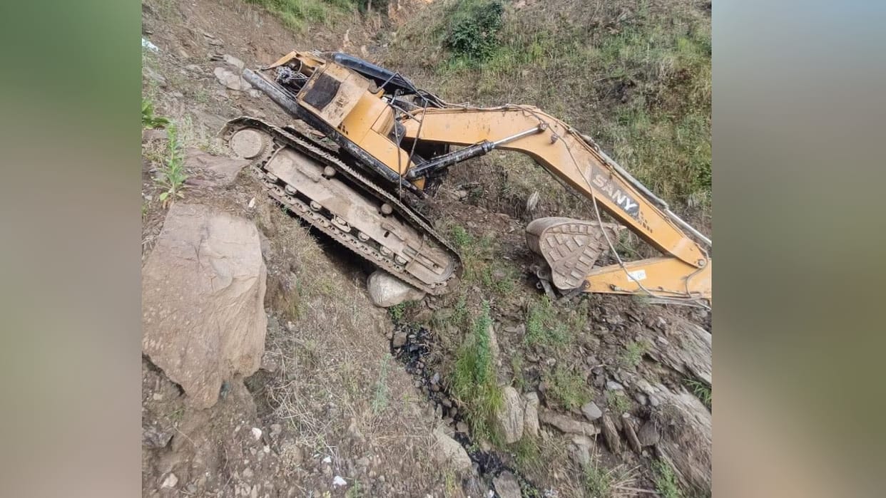 truck carrying a JCB fell into a ditch after the road caved in near Kandhi turn, killing one person.