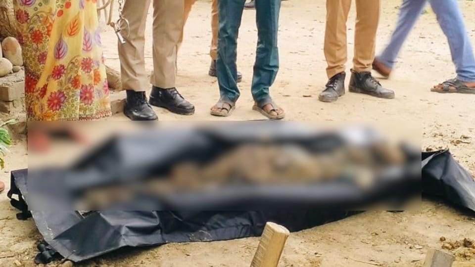 Woman kills husband with lover body found in a pit in Shahjahanpur