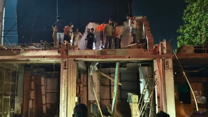 Accident clearing house debris in PDD Nagar reports of three laborers being trapped police arrived