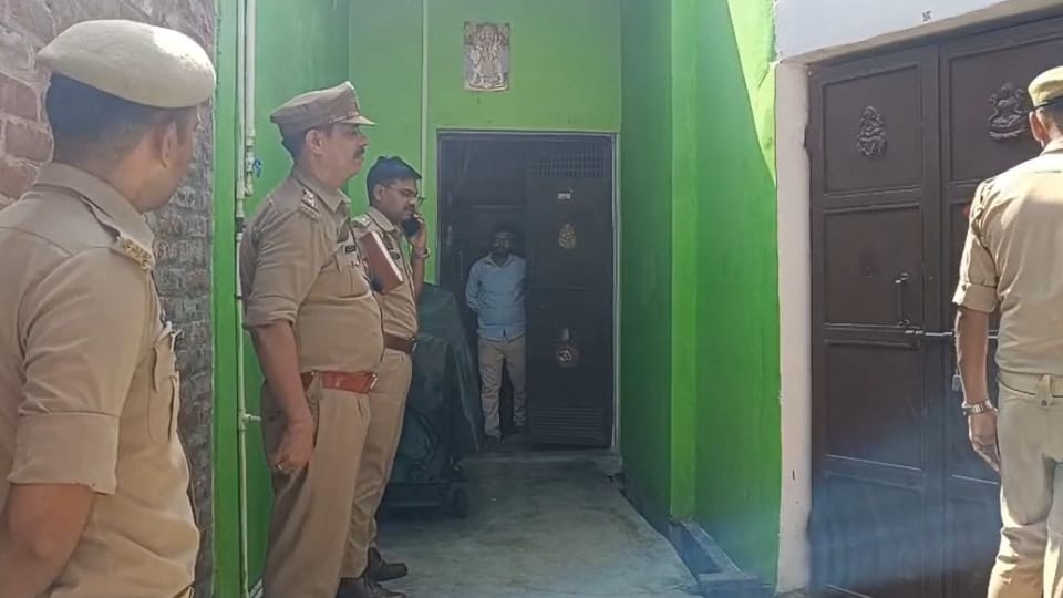 firozabad Suicide Broken fridge door scattered kitchen items and Khushi and Arun agony during final moments