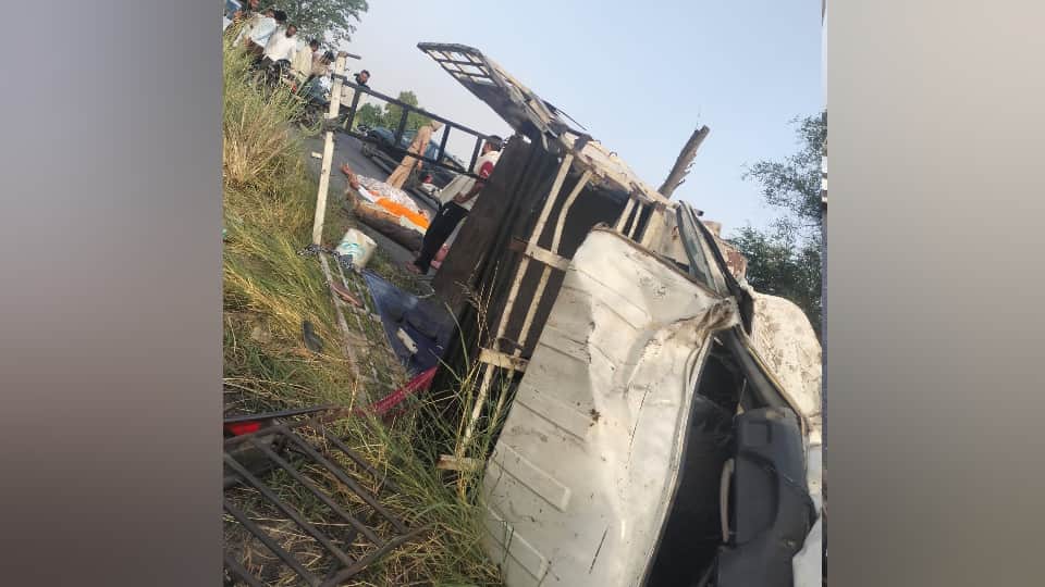 Pickup vehicle collides with a trolley in Ferozepur 9 dead Dera Beas devotees