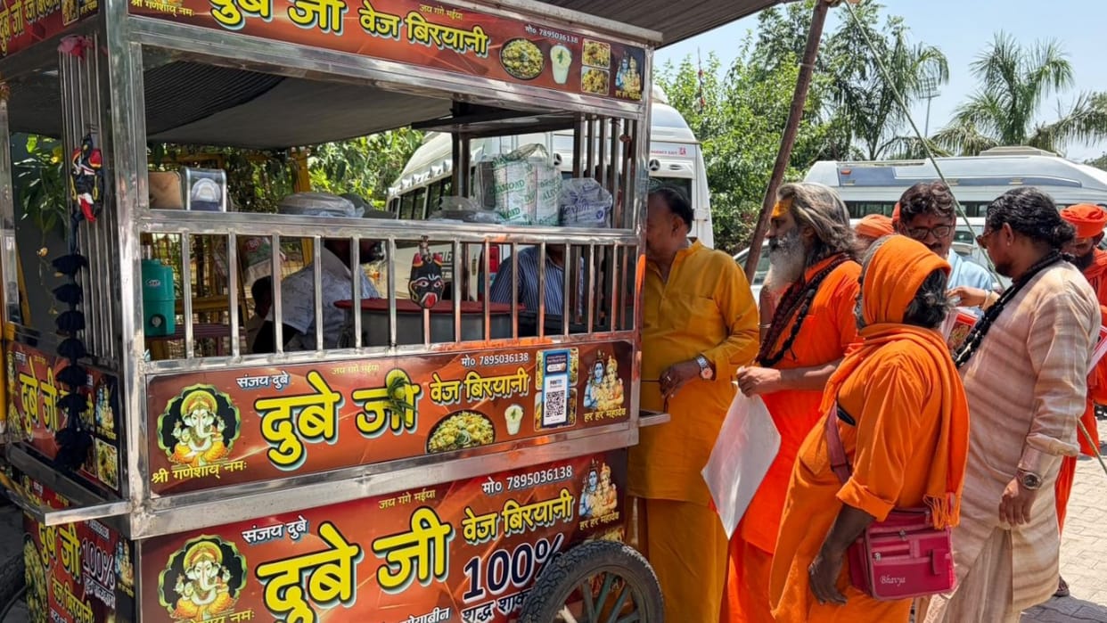 Veg Biryani Controversy in Haridwar Saints protested, name pasting posters of vegetarian pulao on cart