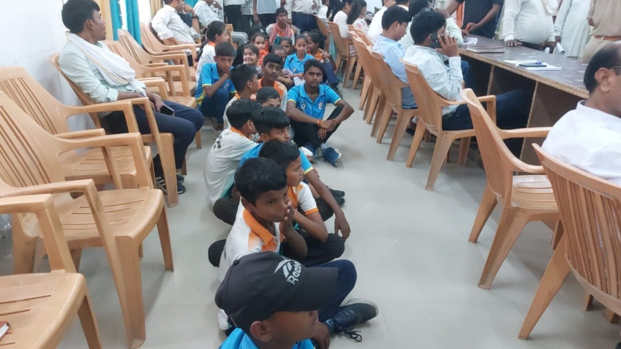 Grievance Redressal Day 143 cases reported youth urge clearing sports ground in Jansa dm varanasi
