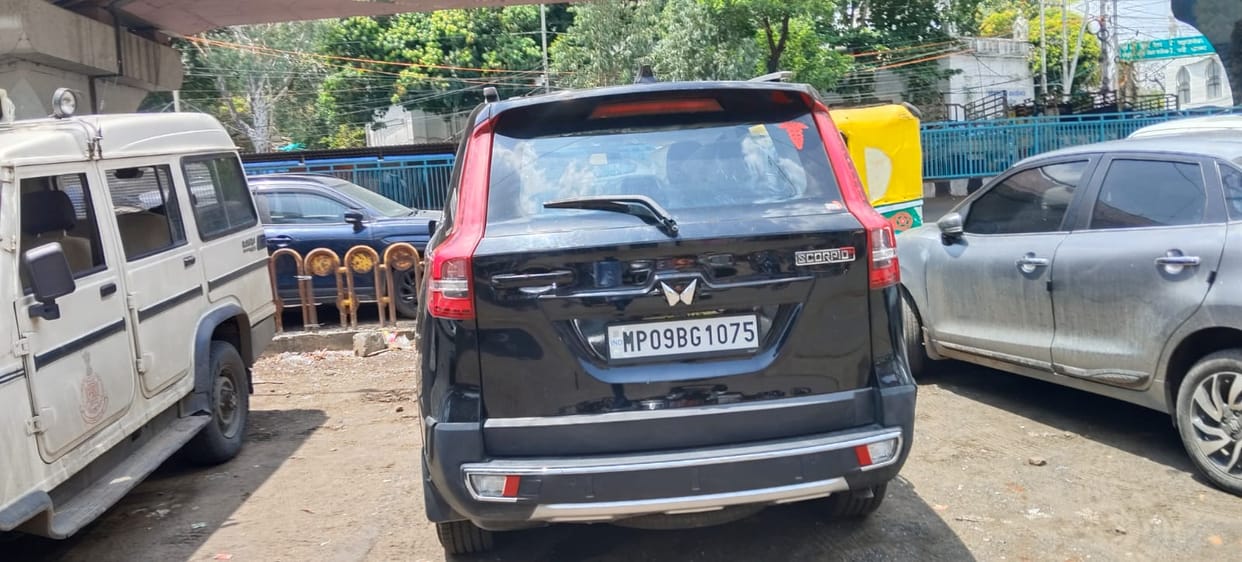 Bhopal Accident: Speeding car wreaks havoc at Hamidia, rams into motorcyclists.