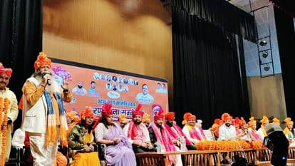 करणी सेना के सम्मेलन में बाेलते अंतरराष्ट्रीय अध्यक्ष सूरजपाल सिंह अम्मू।