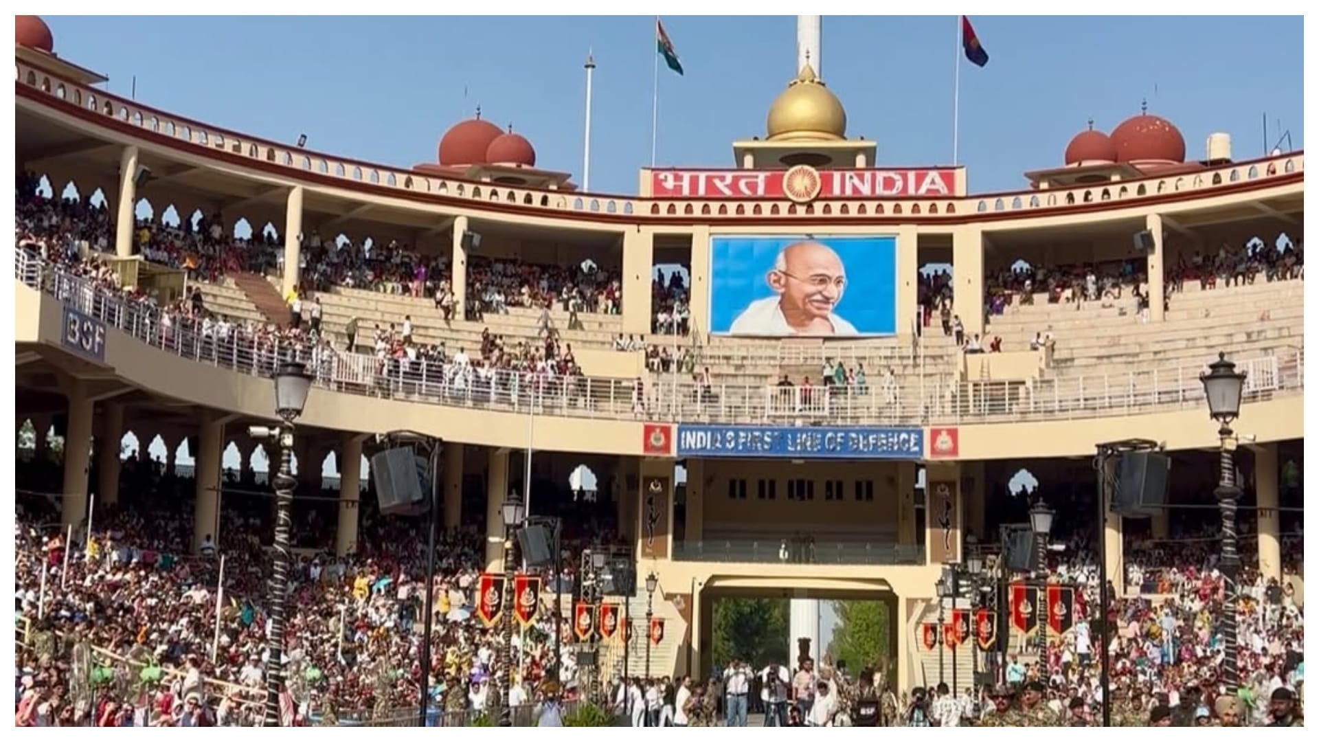 Main Vaapas Aaunga Creates History at the Attari Border AR Rahman Imtiaz Ali lead an Emotional Tribute
