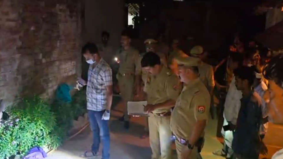 मौके पर मौजूद पुलिस
