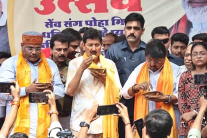Indore: On Poha Day, Minister Vijayvargiya said – Promote Poha instead of Indore pizza and burger.