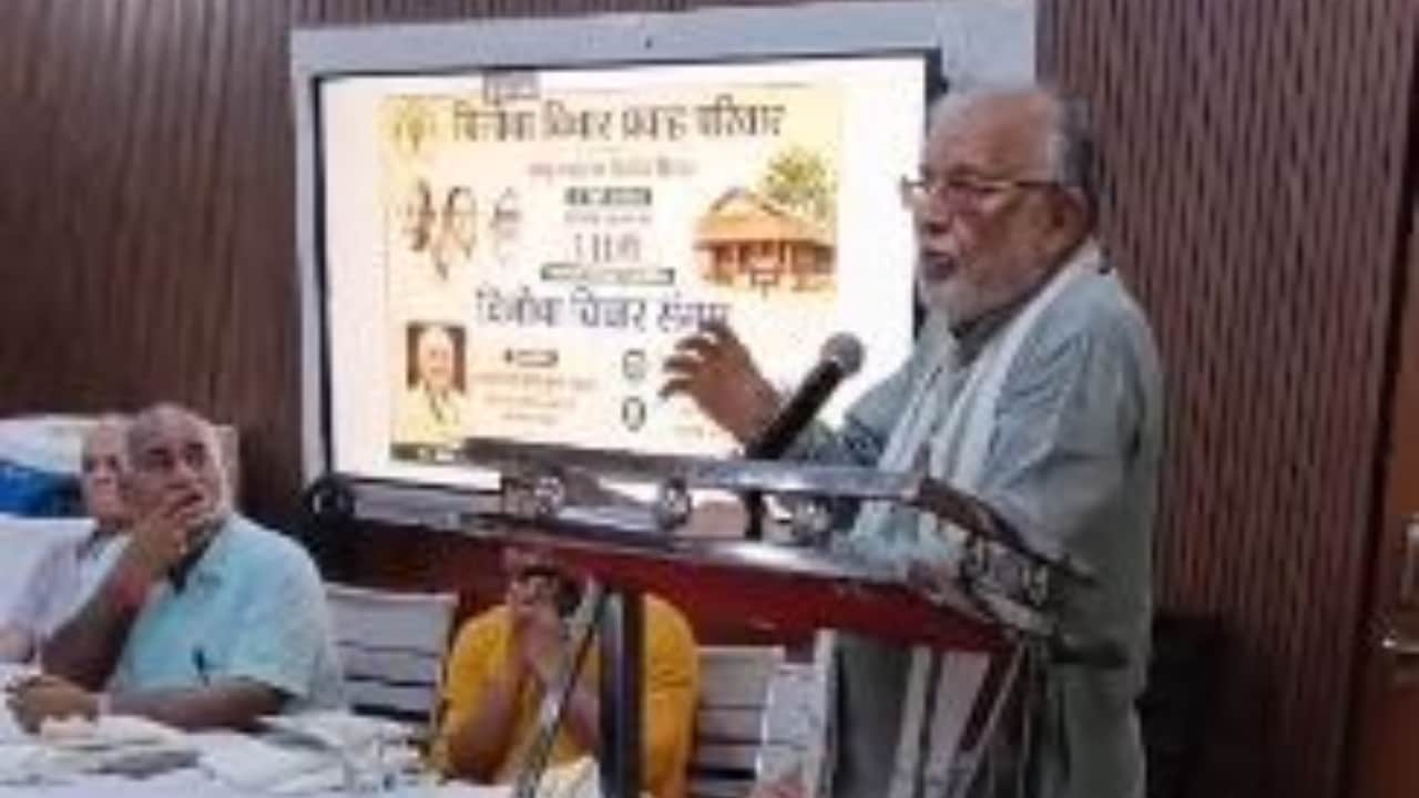 वित्त मंत्री सुरेश कुमार खन्ना