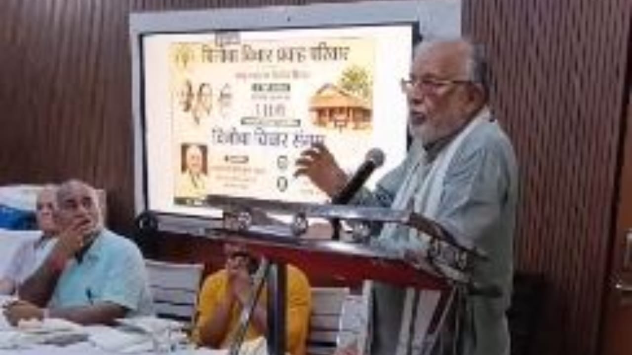 वित्त मंत्री सुरेश कुमार खन्ना