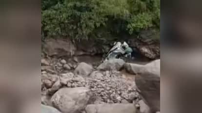 Accident on Ghansali-Ghuttu Road Tehri vehicle plunges into a gorge, one dead driver critically injured