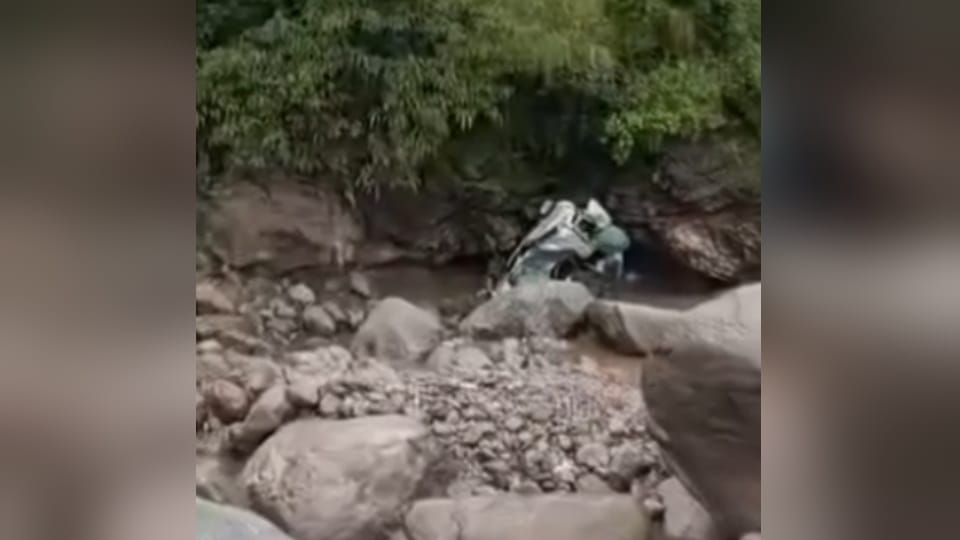 Accident on Ghansali-Ghuttu Road Tehri vehicle plunges into a gorge, one dead driver critically injured