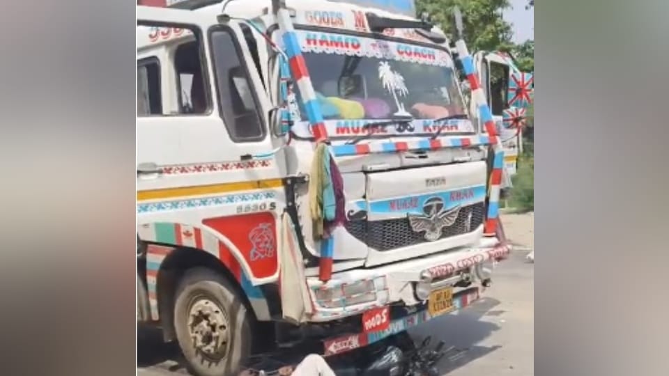 Bijnor: Dumper hits bike on National Highway, ACMO Dr. Mahendra dies tragically before coming under the tire